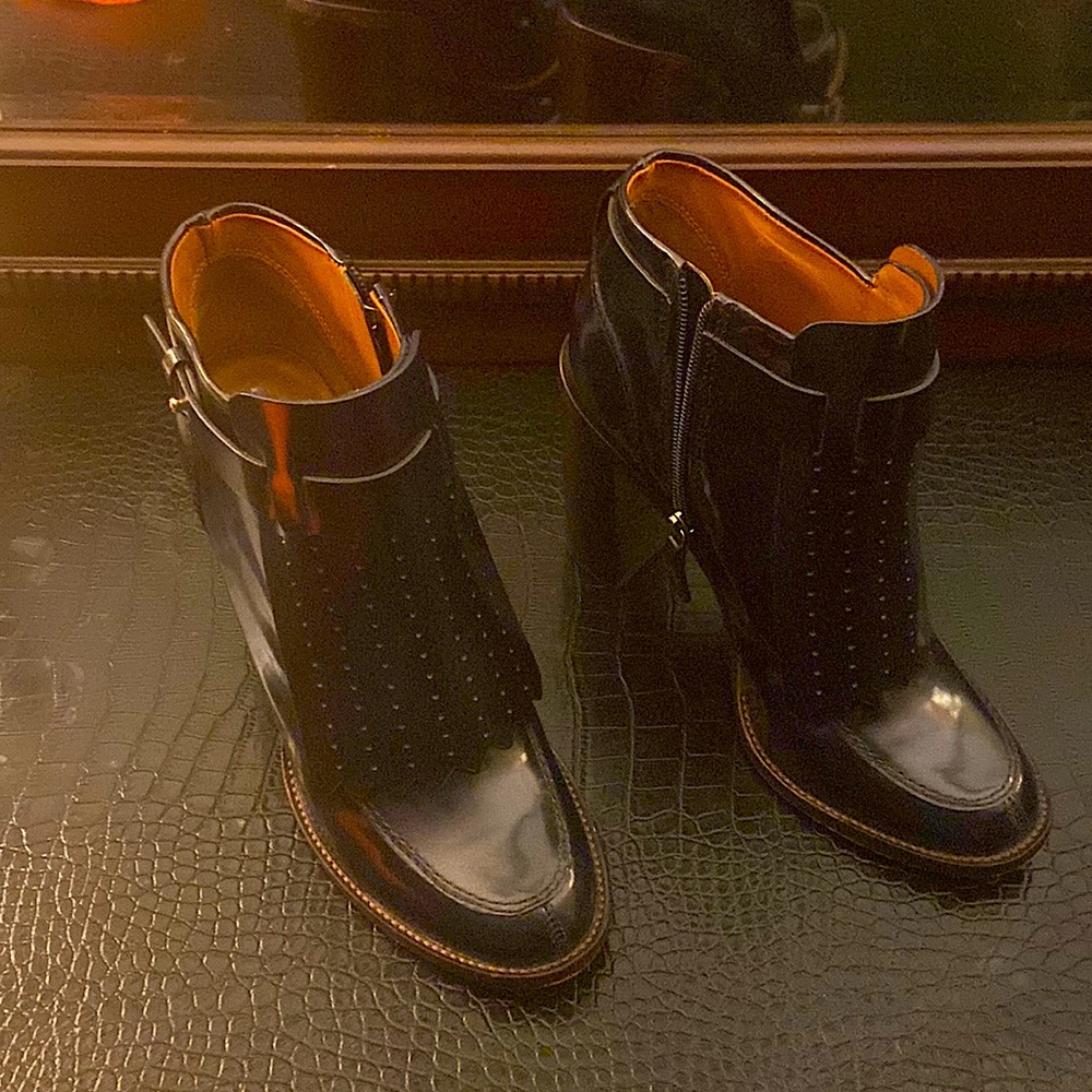 Tory Burch Women's Hyde 100mm Bootie in Borscht Navy Glossy Calf Leather sz 8.5
